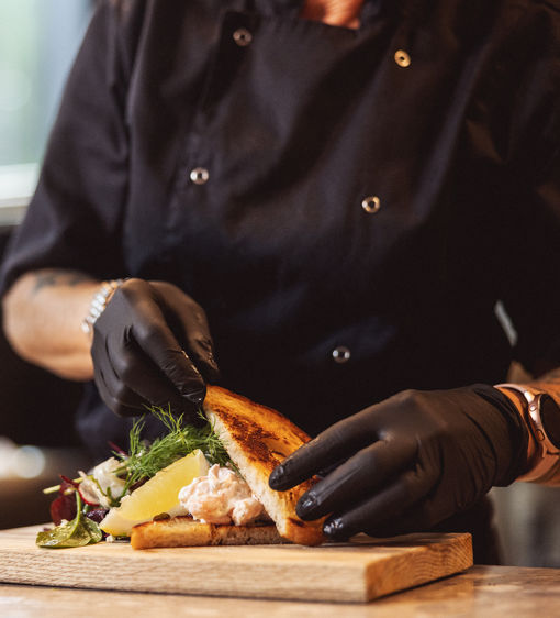 En kock lagar räkmacka