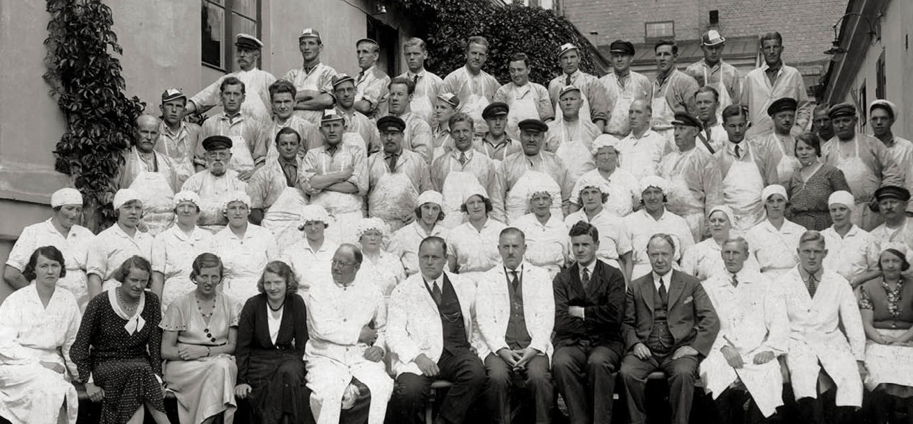 Historisk bild på Sabis personal