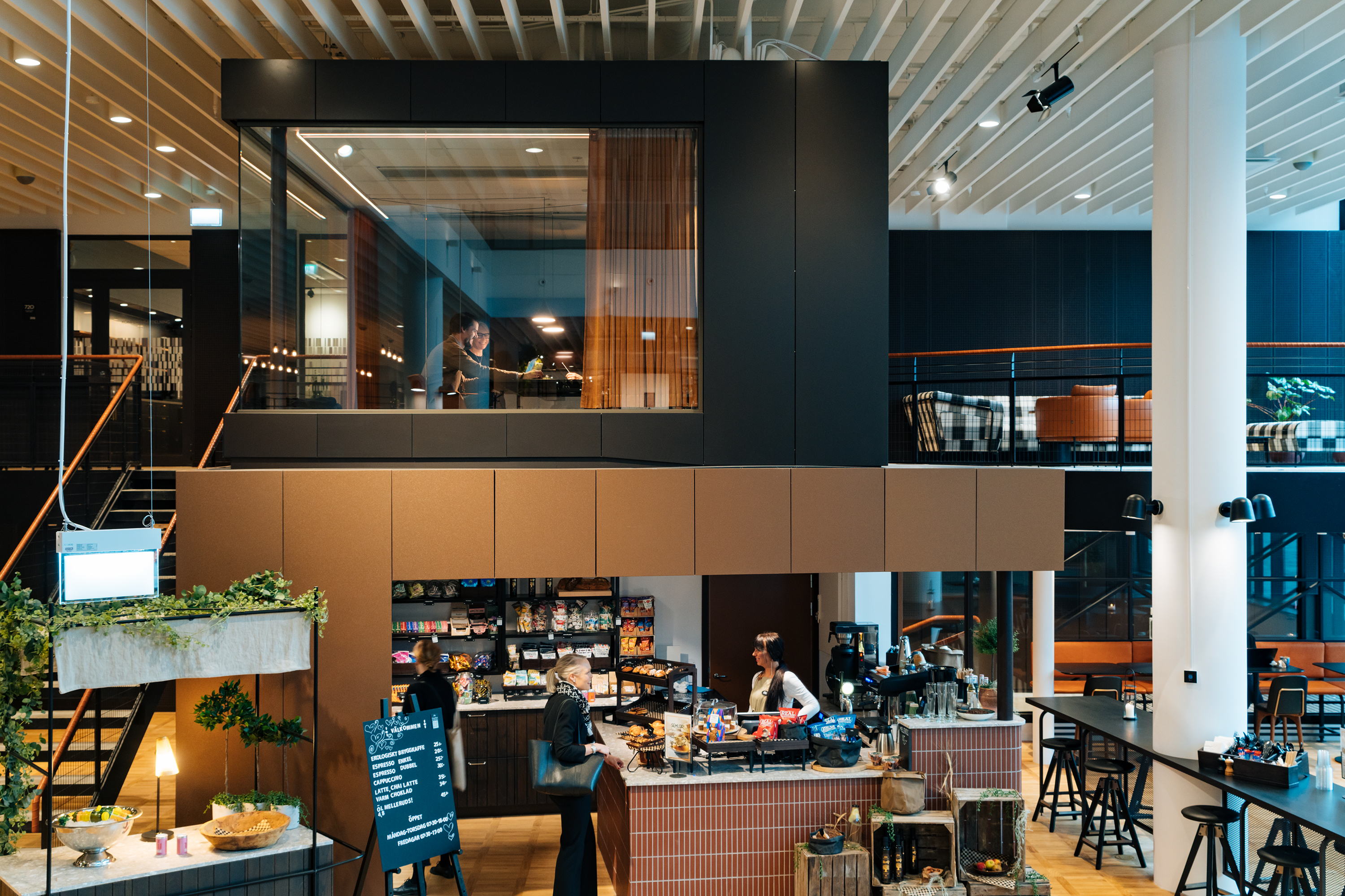 Ett café i en modern lokal