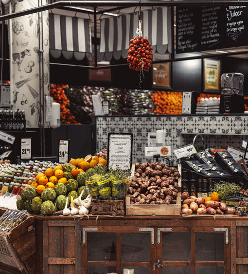 Grönsakshylla i matbutik