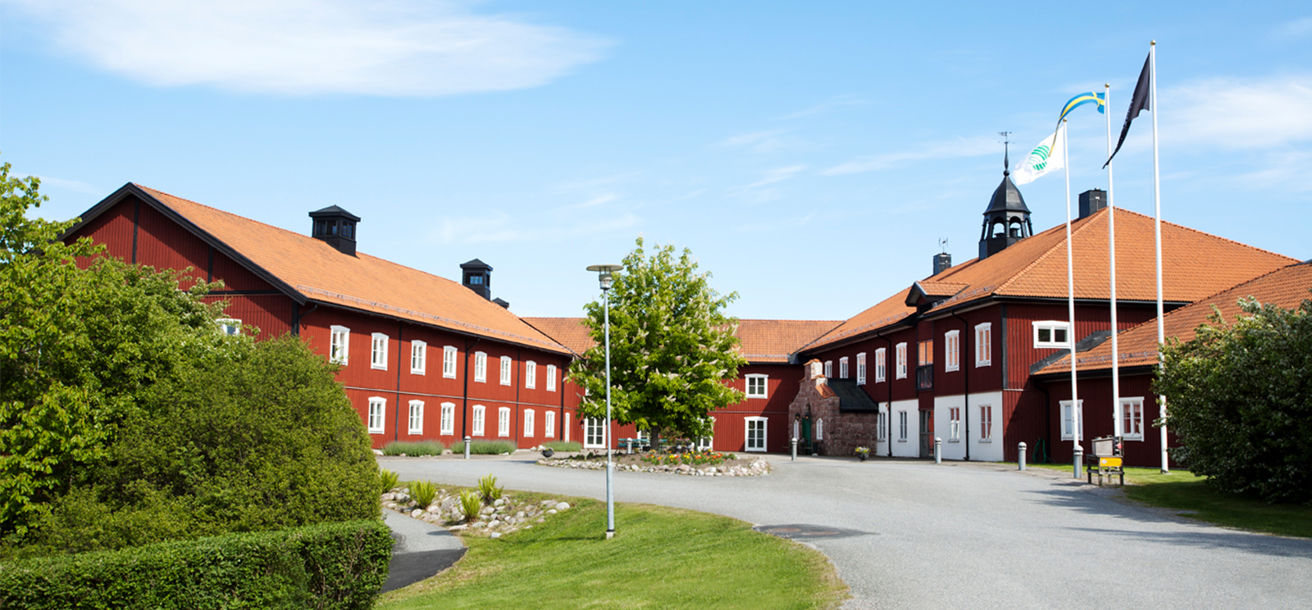 Fågelbro Säteri är beläget på Värmdö, endast ca 40 minuter från Stockholm