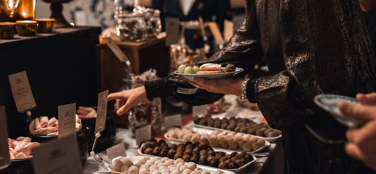 Stort traditionellt julbord på herrgården