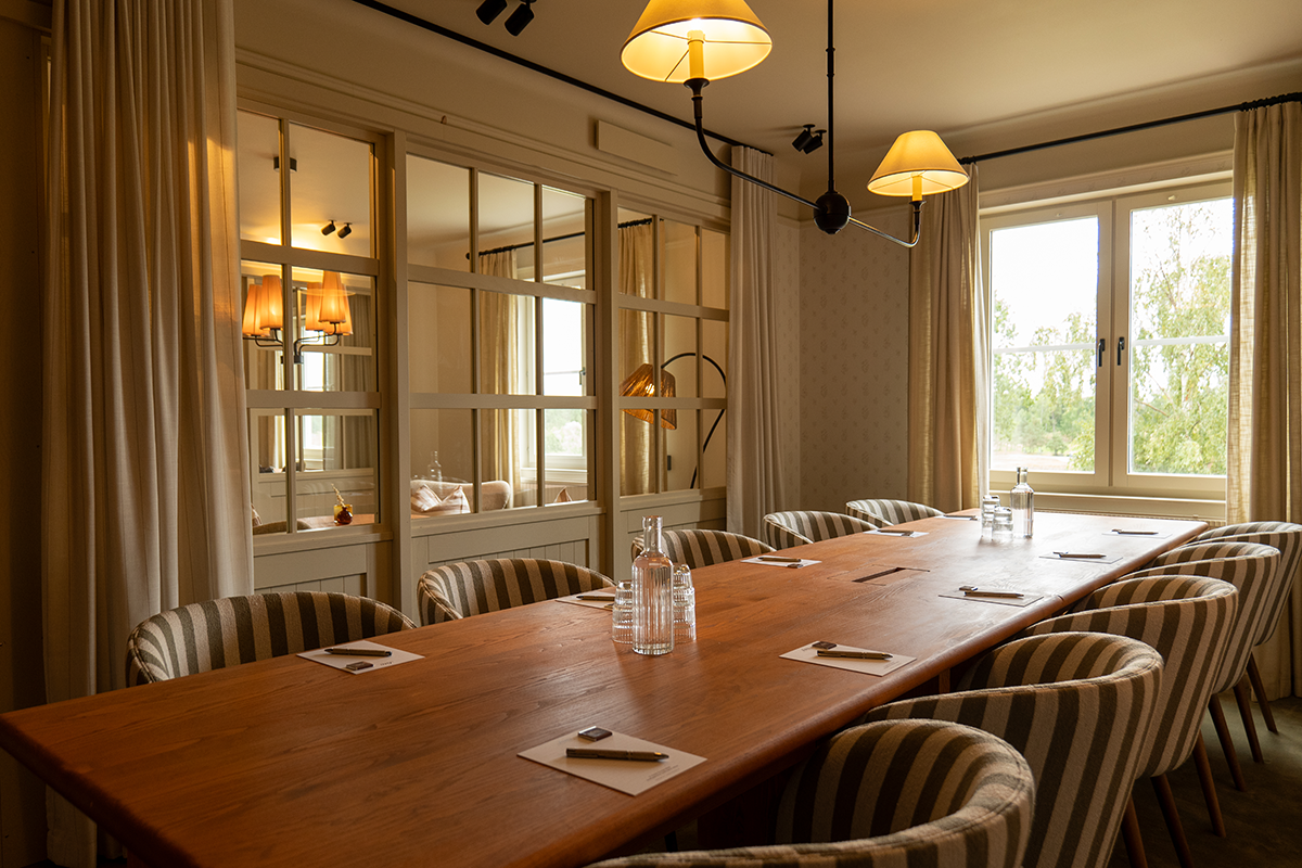 Vackert konferensrum med sköna fåtöljer