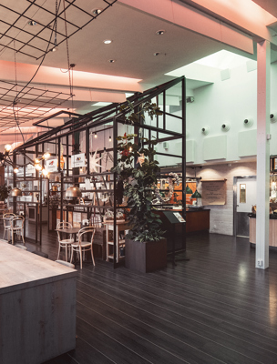 Stort community-table och bardisk