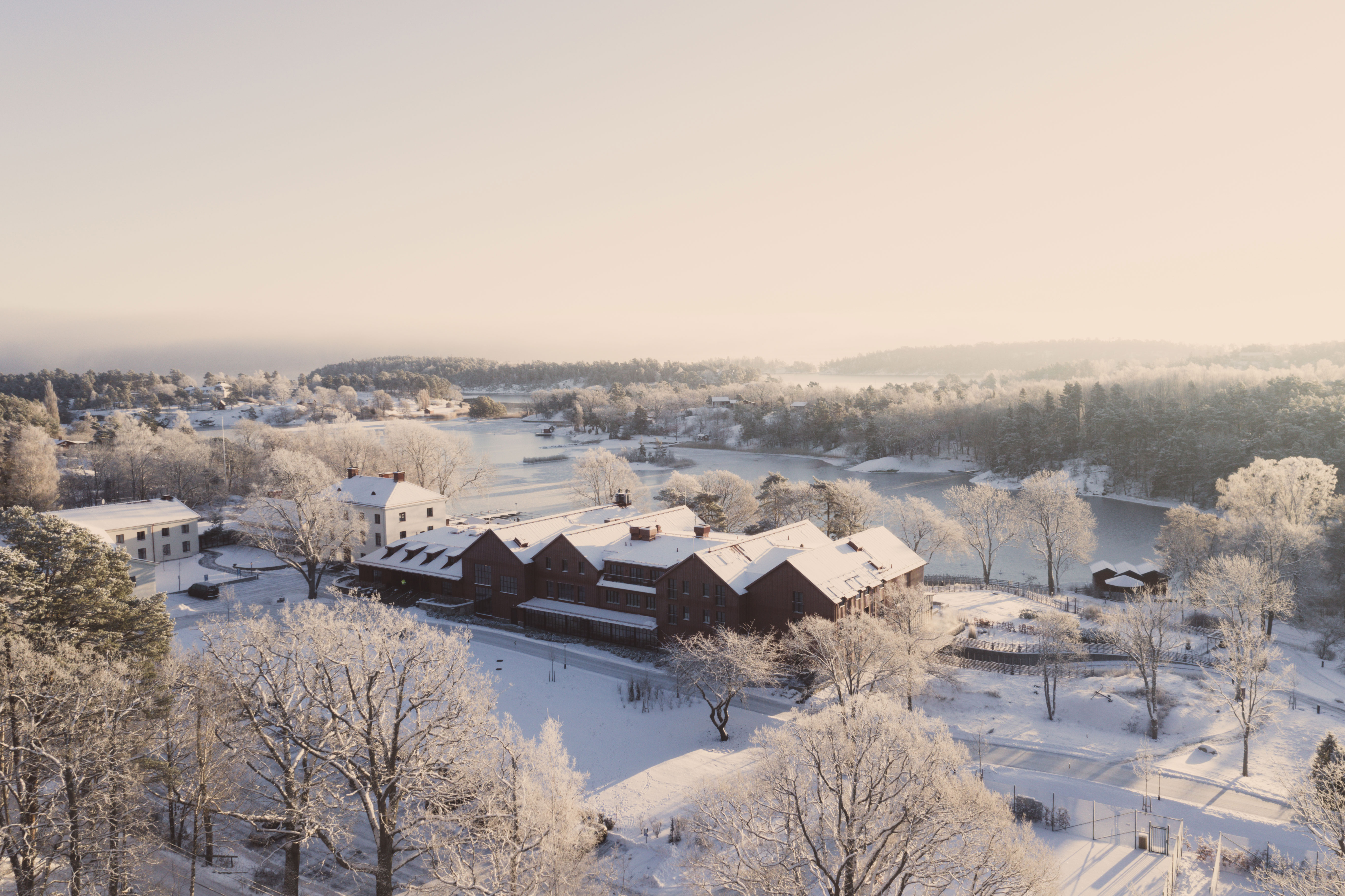 Smådalarö Gård i vinterskrud