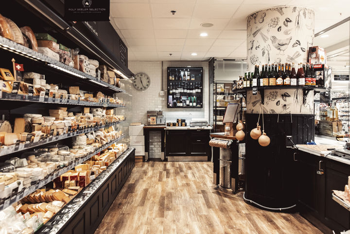 I matbutiken finns ett helt ostrum där det säljs ost