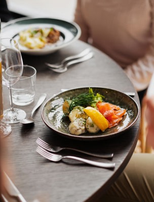 Dillstuvad potatis och lax - mat lagad från grunden