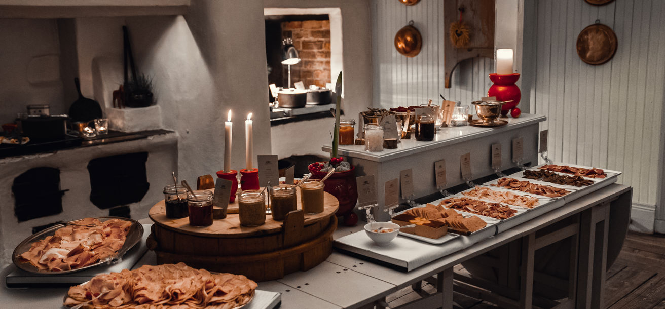 Julbord med klassiska rätter