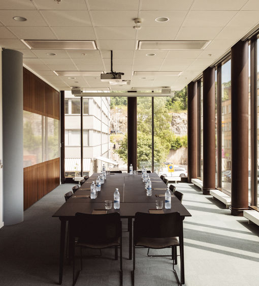 Ljust och luftigt konferensrum