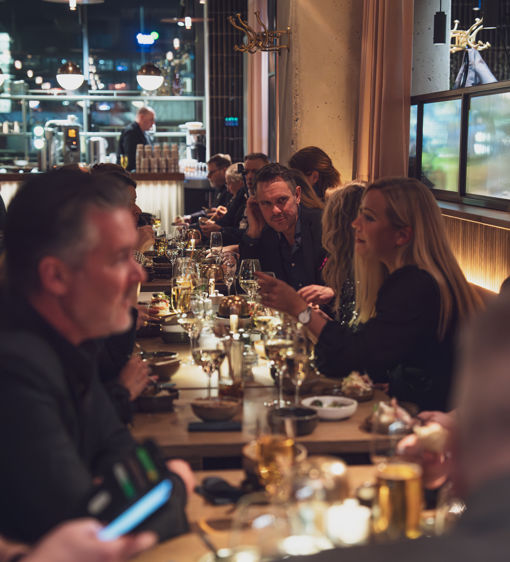 Människor i en restaurang