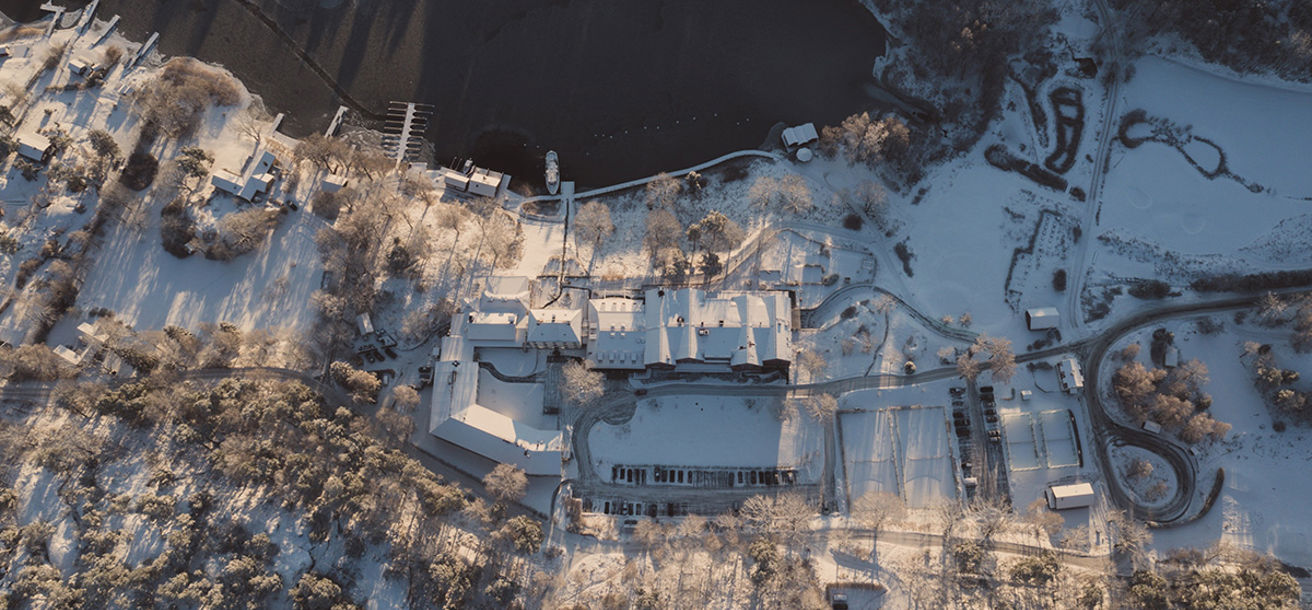 Smådalarö Gård i vinterskrud